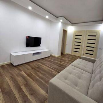 Академіка Глушкова просп., 9-В