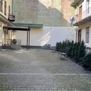 Богдана Лепкого вул., 6