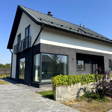 Центральна вул.