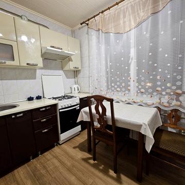 Гвардійців-Широнінців вул., 44