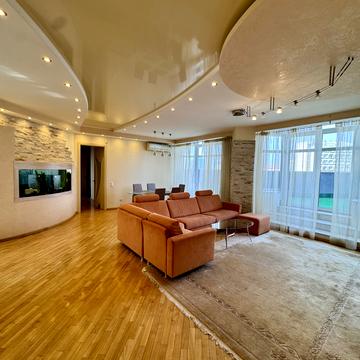 Володимирська вул., 79