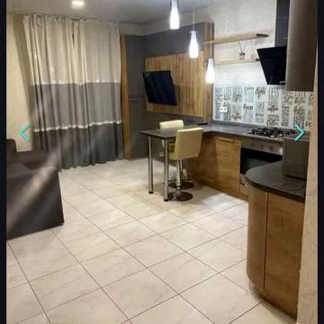 Набережна Перемоги вул., 42