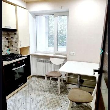 Академіка Янгеля вул., 11