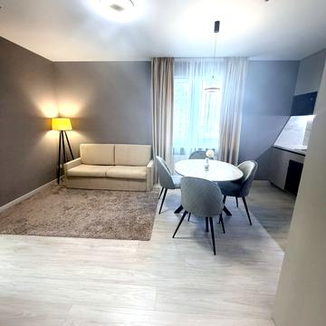 Літературна вул., 10-Б