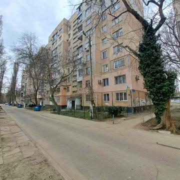 Небесної Сотні просп. (Маршала Жукова), 10