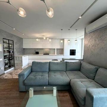 Двірська вул., 2