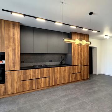 Весняна вул., 12