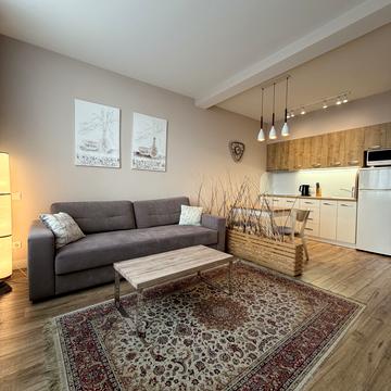 Гоголівська вул., 14