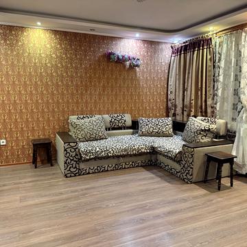 Грушевського вул., 27