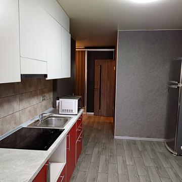 Драгоманова вул., 4