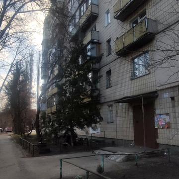 Академіка Доброхотова вул., 3