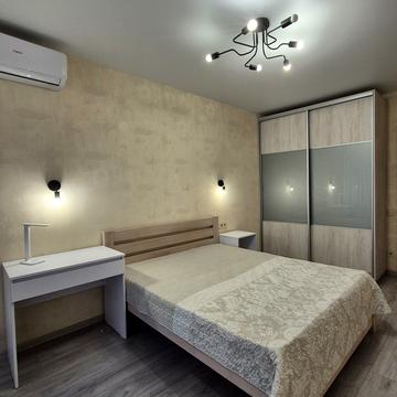 Євгена Сверстюка вул. (Марини Раскової), 6