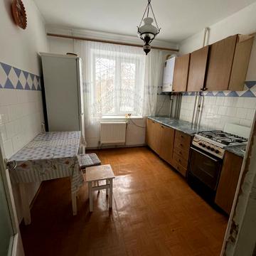 Симоненка вул., 4