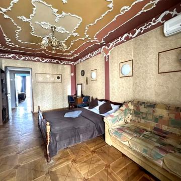 Велика Васильківська вул. (Червоноармійська), 54