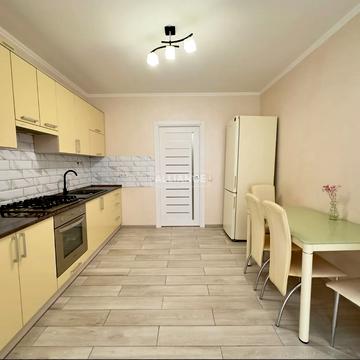 Володимира Івасюка вул., 86