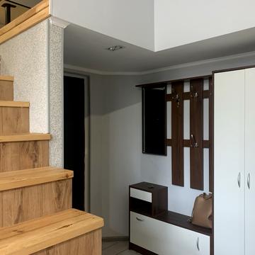 Варшавська вул., 11