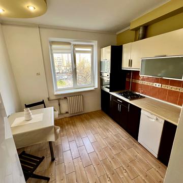 Івана Величковського вул., 16