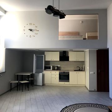 Варшавська вул., 11