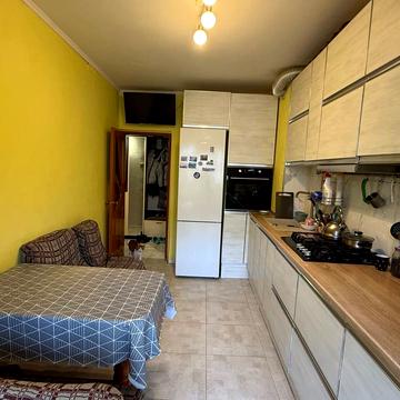 Небесної Сотні просп. (Маршала Жукова), 10