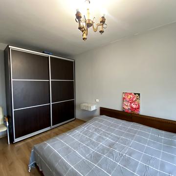 Варненська вул., 23