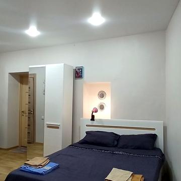 Віри Холодної пл., 1