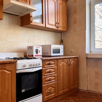 Уманська вул., 49/12