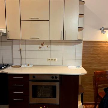 Андріївська вул., 8