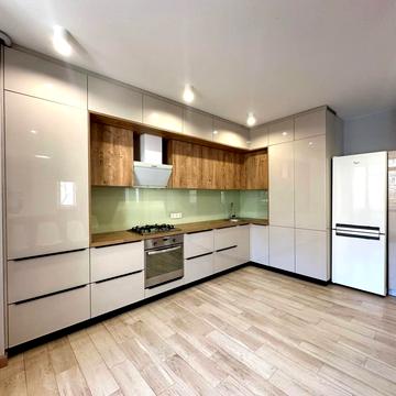 Максима Рильського вул., 14