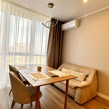 Віктора Некрасова вул. (Північно-Сирецька), 8