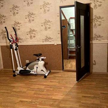 Анни Ахматової вул., 35-Б