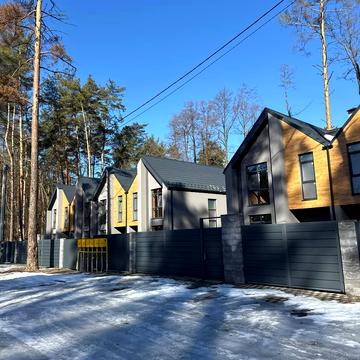 Леха Качинського вул., 4