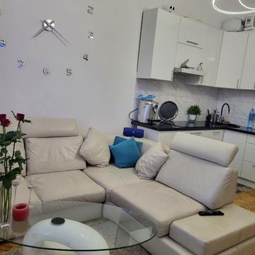 Берестейської унії пл. (Липнева), 10