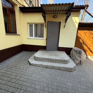 Павла Скоропадського вул. (Адмірала Макарова), 32