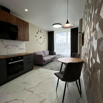 Європейського Союзу просп. (Правди), 45-А