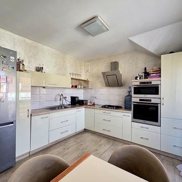 Єньківська вул., 27