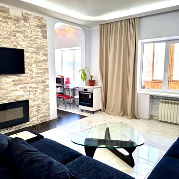 Круглоуніверситетська вул., 2/1