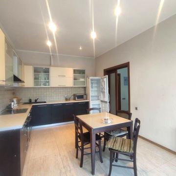 Незалежності вул., 11/1