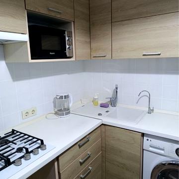 Героїв полку "Азов" вул. (Маршала Малиновського), 1