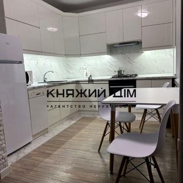 Печерський узвіз, 8