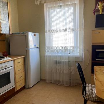 Лазурна вул., 10-В