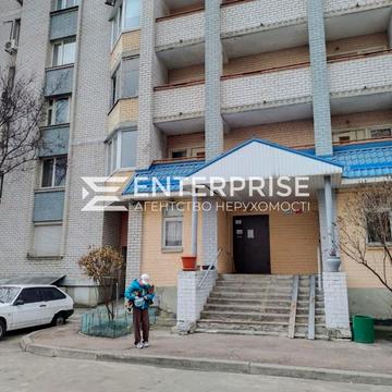 Анни Ахматової вул., 35-Б