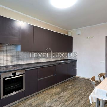 Миколи Ушакова вул., 1-Б