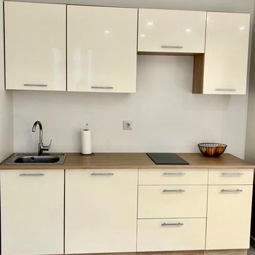 Героїв Небесної Сотні просп., 16/8