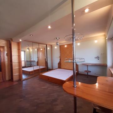 Верховної Ради бульв., 26-Б