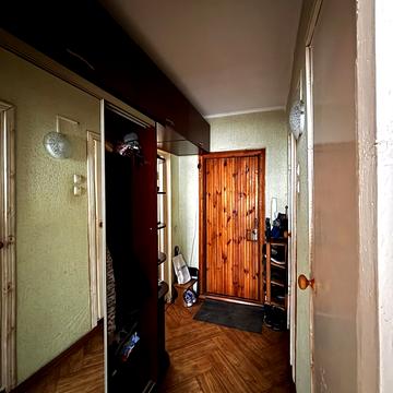 Захисників України вул., 16