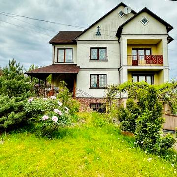 Молодіжна, 49