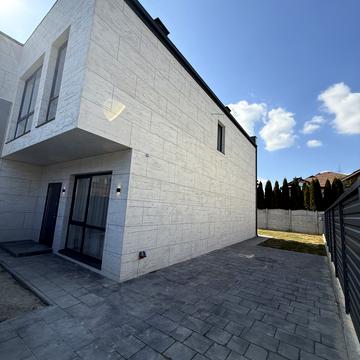 Зоряна вул.