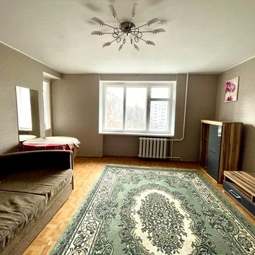 Космонавтів вул., 152