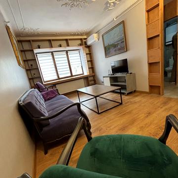 Пилипа Орлика вул., 9