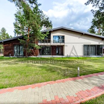 Набережна вул., 1